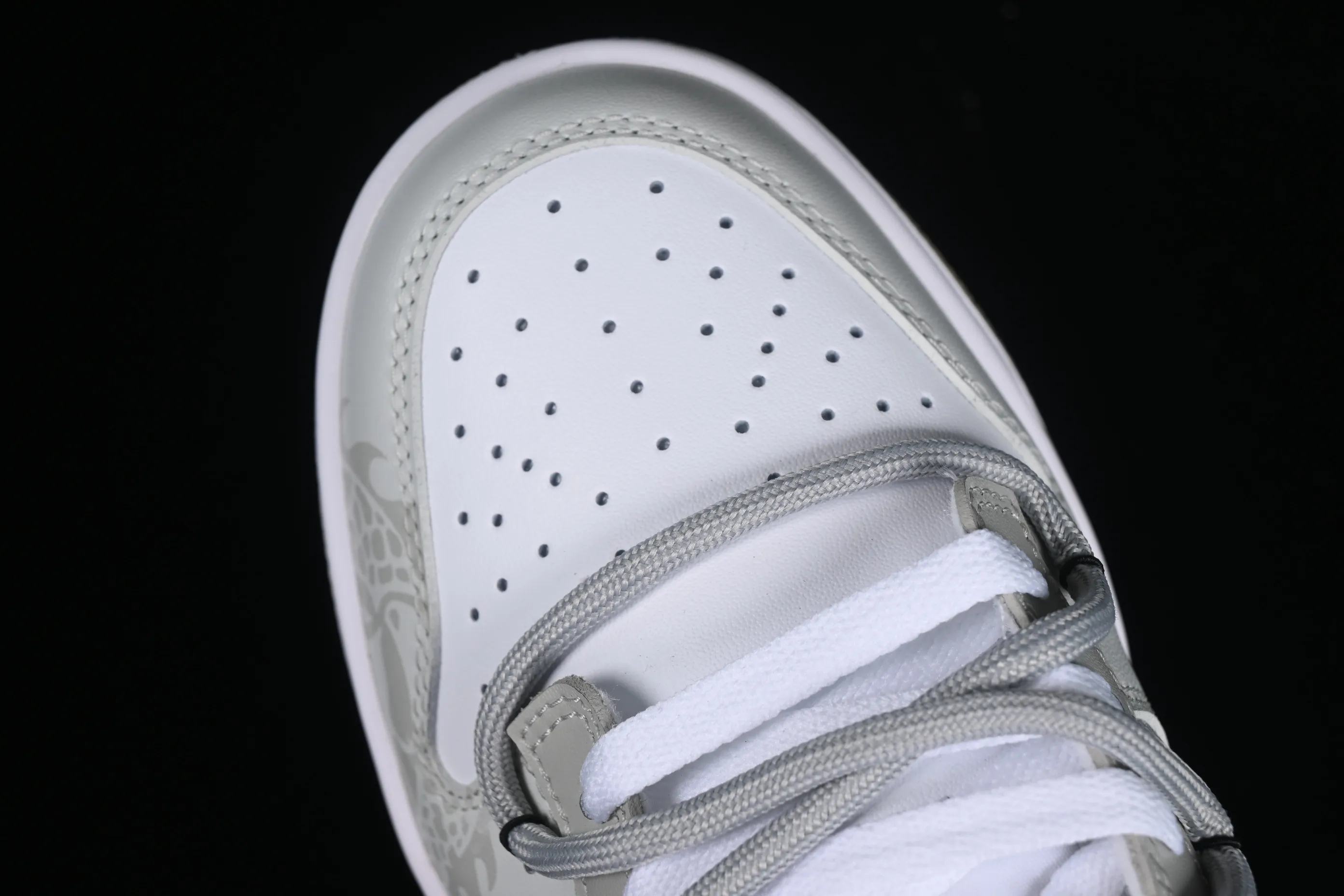 All categories Nk SB Dunk series Nk SB Dunk Low low-top sneakers Nk Dunk Low Year of the Dragon limited edition Yinlong silk patch SB strap low-top casual sneakers DV0833-100